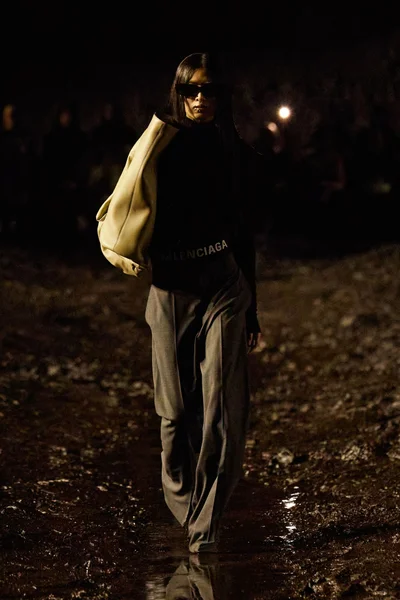 Look 27